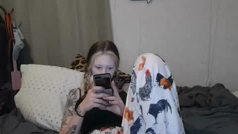 Snapshot of dimepiecexxx chatting on February 17, 7:16 am Sofie online show from February 17, 7:16 am