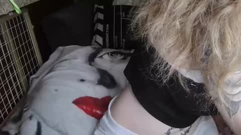 Snapshot of dimepiecexxx chatting on April 21, 12:44 pm Sofie online show from April 21, 12:44 pm