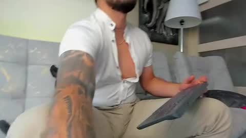 Snapshot of dimitri_master chatting on July 25, 9:45 pm Angel Dimitri online show from July 25, 9:45 pm