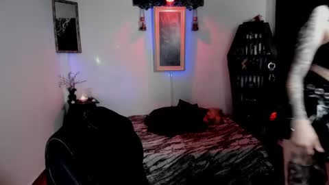 Snapshot of dimmuanddarkness chatting on June 19, 10:08 am dimmuanddarkness online show from June 19, 10:08 am