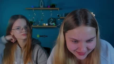 dina_bloom online show from December 23, 9:40 am