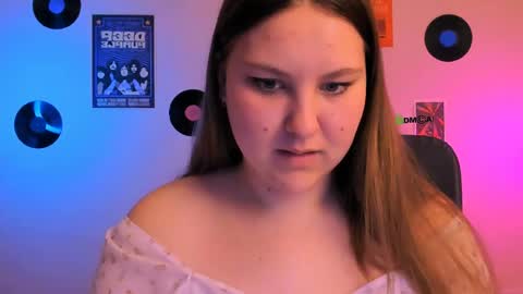 Snapshot of dina_bloom chatting on May 6, 6:46 pm dina_bloom online show from May 6, 6:46 pm