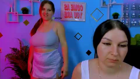Snapshot of dina_bloom chatting on July 5, 7:10 pm dina_bloom online show from July 5, 7:10 pm