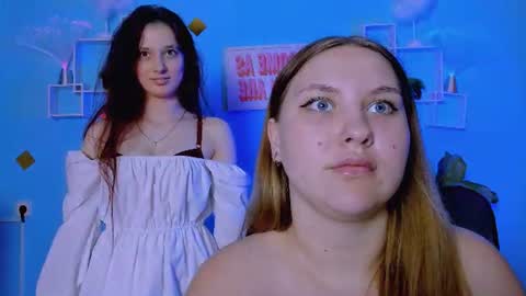 Snapshot of dina_bloom chatting on July 14, 2:05 am dina_bloom online show from July 14, 2:05 am