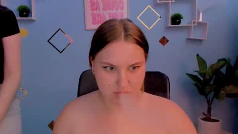 Snapshot of dina_bloom chatting on July 20, 8:33 pm dina_bloom online show from July 20, 8:33 pm