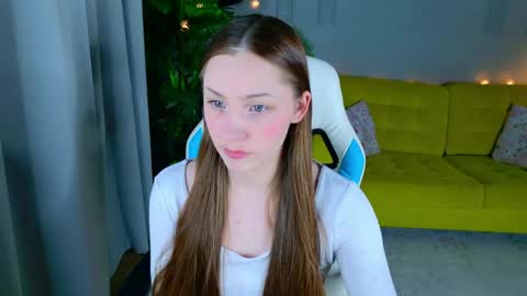 Snapshot of dina_peach chatting on May 9, 6:18 am Dina online show from May 9, 6:18 am