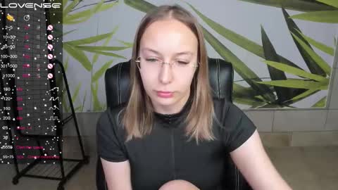 Snapshot of dina_sunshine chatting on March 6, 1:02 am Dina online show from March 6, 1:02 am