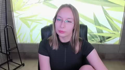 Snapshot of dina_sunshine chatting on March 20, 4:01 pm Dina online show from March 20, 4:01 pm