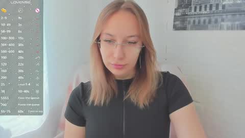 Snapshot of dina_sunshine chatting on April 3, 7:39 am Dina online show from April 3, 7:39 am