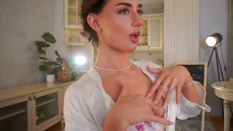 Snapshot of dinacaguimbal chatting on May 23, 3:45 am Dina and ill be glad to be here with you follow to me online show from May 23, 3:45 am