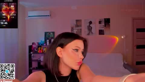 Snapshot of dindin_ chatting on February 26, 7:18 am Jessie online show from February 26, 7:18 am