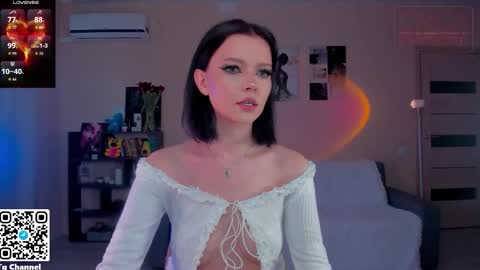 Snapshot of dindin_ chatting on March 13, 11:39 am Jessie online show from March 13, 11:39 am