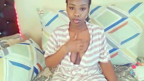 Snapshot of dinnydakrazx chatting on October 23, 7:18 am dinnydakrazx online show from October 23, 7:18 am