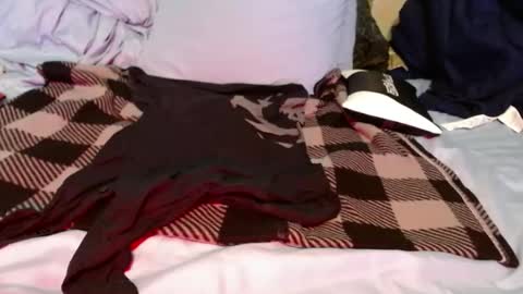 Snapshot of dino9999999 chatting on March 6, 6:21 am dino9999999 online show from March 6, 6:21 am