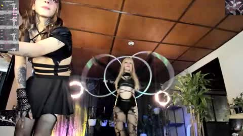 dino_rain77 online show from September 18, 2:35 am