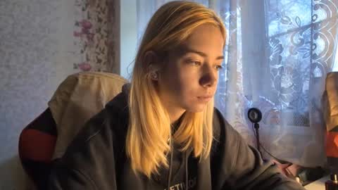 dinorahmroczkowski online show from October 17, 7:11 am