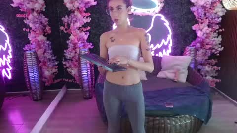 Snapshot of dione_lake chatting on May 21, 12:56 pm Dion online show from May 21, 12:56 pm