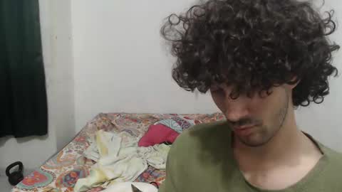 Snapshot of dioni_soe chatting on October 4, 10:52 pm Henry online show from October 4, 10:52 pm