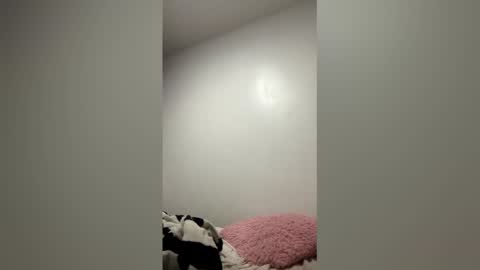 Cristal Independent model online show from February 20, 10:05 am