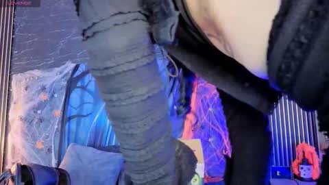 Snapshot of diosaa_golden chatting on October 24, 8:49 pm DIOSA online show from October 24, 8:49 pm