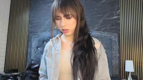 Snapshot of diosaa_golden chatting on November 25, 8:31 pm DIOSA online show from November 25, 8:31 pm