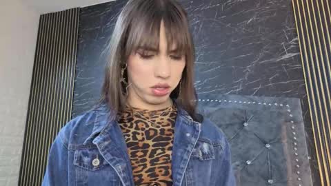 Snapshot of diosaa_golden chatting on December 3, 8:51 pm DIOSA online show from December 3, 8:51 pm