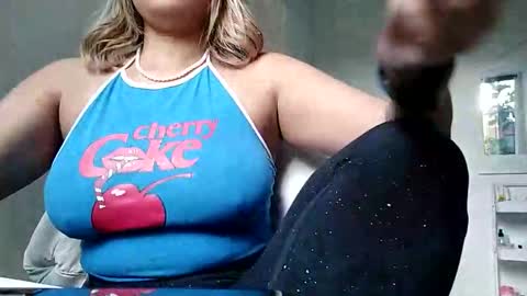 Snapshot of diosadeluniverso_ chatting on September 11, 8:20 pm diosadeluniverso_ online show from September 11, 8:20 pm