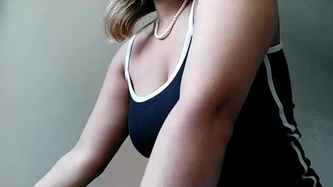 Snapshot of diosadeluniverso_ chatting on September 23, 8:45 pm diosadeluniverso_ online show from September 23, 8:45 pm