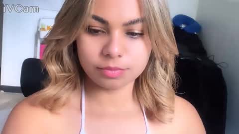 Snapshot of diosadeluniverso_ chatting on October 25, 9:09 pm diosadeluniverso_ online show from October 25, 9:09 pm