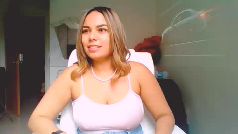 Snapshot of diosadeluniverso_ chatting on December 5, 2:58 pm diosadeluniverso_ online show from December 5, 2:58 pm