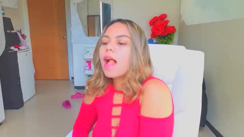 Snapshot of diosadeluniverso_ chatting on December 21, 1:51 pm diosadeluniverso_ online show from December 21, 1:51 pm