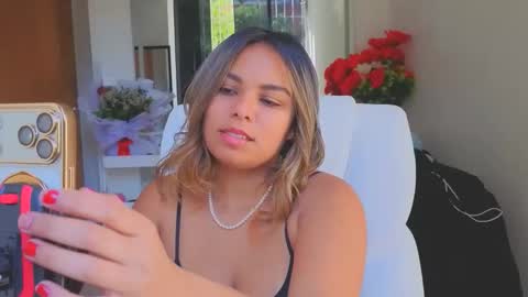 Snapshot of diosadeluniverso_ chatting on February 3, 12:21 pm diosadeluniverso_ online show from February 3, 12:21 pm