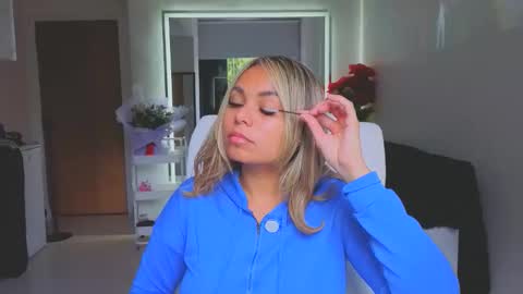 Snapshot of diosadeluniverso_ chatting on February 10, 12:31 pm diosadeluniverso_ online show from February 10, 12:31 pm