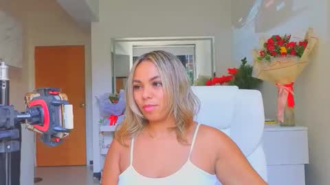 Snapshot of diosadeluniverso_ chatting on February 23, 12:57 pm diosadeluniverso_ online show from February 23, 12:57 pm