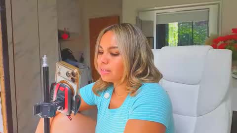 Snapshot of diosadeluniverso_ chatting on March 2, 6:26 pm diosadeluniverso_ online show from March 2, 6:26 pm