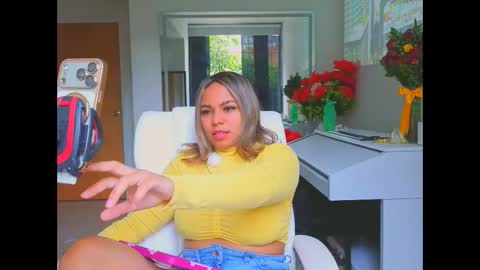 Snapshot of diosadeluniverso_ chatting on March 20, 1:16 pm diosadeluniverso_ online show from March 20, 1:16 pm