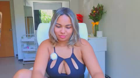 Snapshot of diosadeluniverso_ chatting on March 22, 2:42 pm diosadeluniverso_ online show from March 22, 2:42 pm