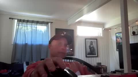 Snapshot of dirkdigglerofficial chatting on June 10, 5:39 am dirkdigglerofficial online show from June 10, 5:39 am