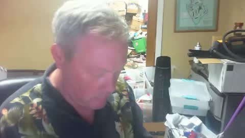 DirtkPitt Fun guy working online show from December 21, 6:23 pm