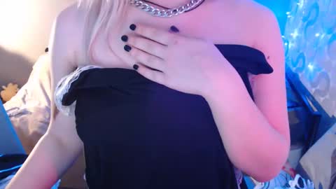 Snapshot of dirty_kiss69 chatting on February 4, 11:16 pm Dirty Kiss69 online show from February 4, 11:16 pm