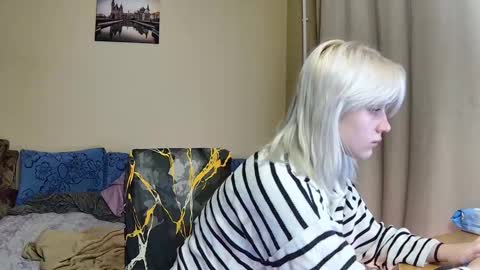 Snapshot of dirty_kiss69 chatting on December 3, 12:18 am Dirty Kiss69 online show from December 3, 12:18 am