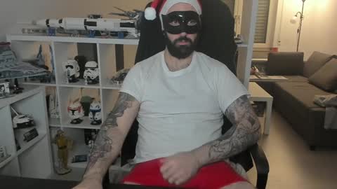 Snapshot of dirtybalws chatting on December 25, 11:42 pm Robert online show from December 25, 11:42 pm