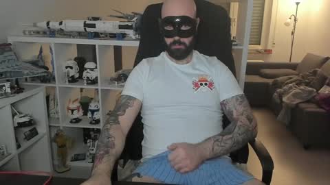 Snapshot of dirtybalws chatting on December 31, 4:14 pm Robert online show from December 31, 4:14 pm