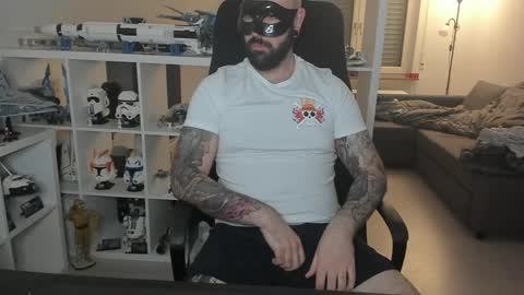 Snapshot of dirtybalws chatting on January 17, 8:22 pm Robert online show from January 17, 8:22 pm