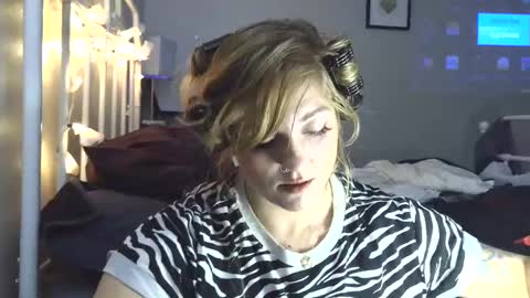 Snapshot of dirtydaisy1998 chatting on December 31, 4:04 pm Daisy Wylde online show from December 31, 4:04 pm