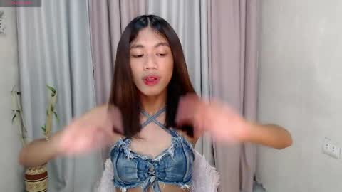 Ivana  Yanna and Elisha online show from April 19, 6:10 pm