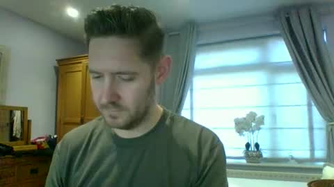 Snapshot of dirtylondon729 chatting on January 14, 10:32 am Exhibitionist Ben online show from January 14, 10:32 am