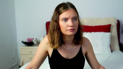 Snapshot of dirtystudentgirl chatting on June 9, 4:02 am Chloe online show from June 9, 4:02 am