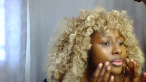 Snapshot of disah_002 chatting on June 14, 9:55 am disah_002 online show from June 14, 9:55 am