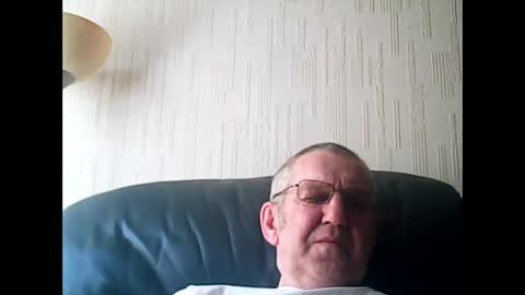 Snapshot of discovery63 chatting on June 5, 12:22 pm discovery63 online show from June 5, 12:22 pm